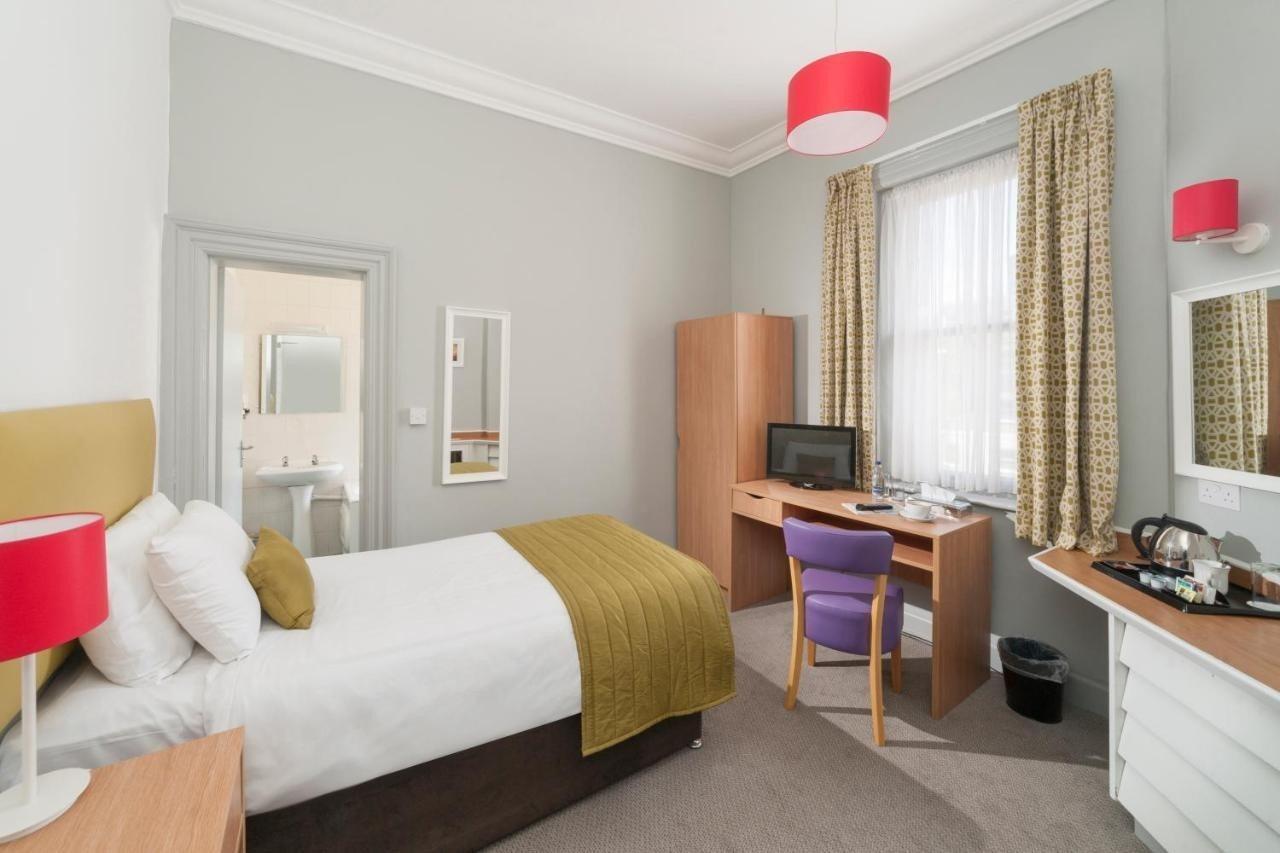 The Tarbet Hotel Екстер'єр фото