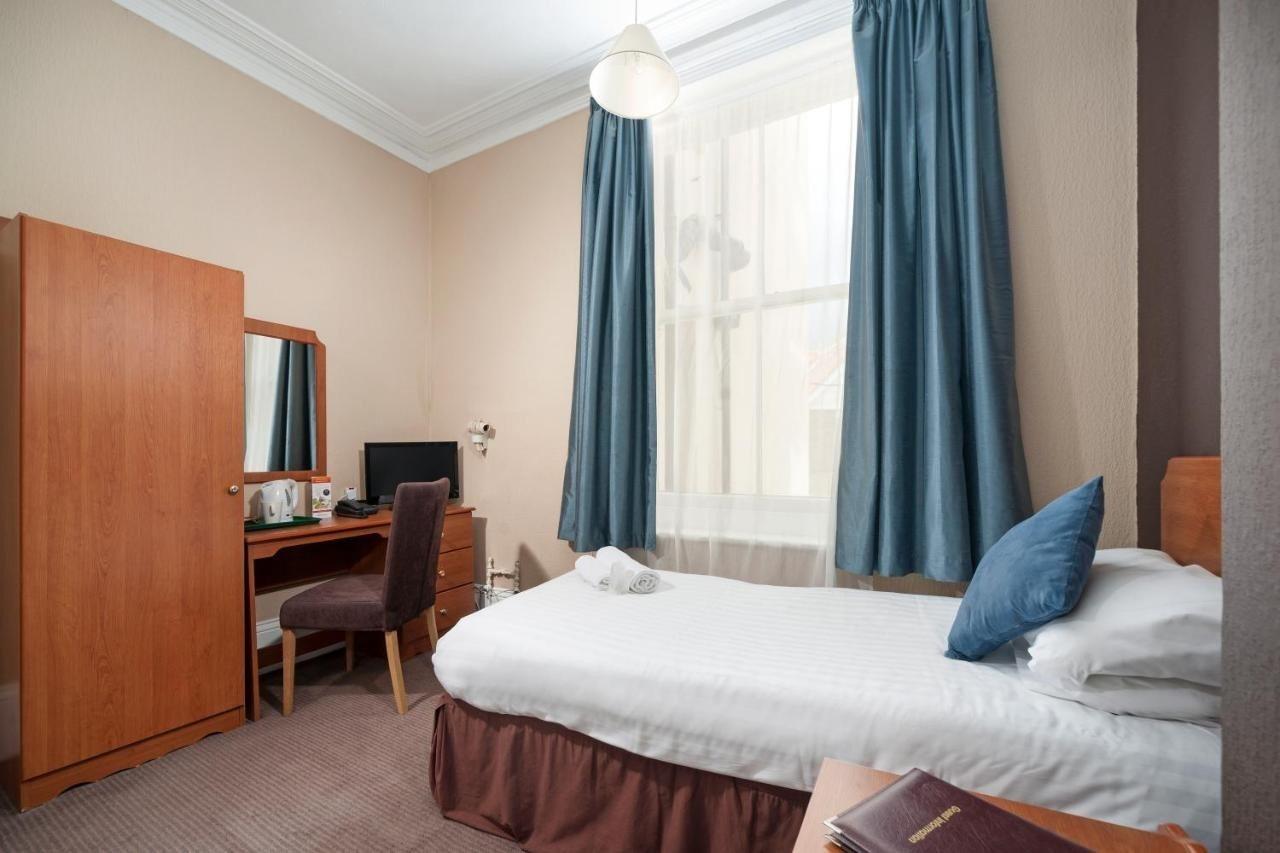 The Tarbet Hotel Екстер'єр фото