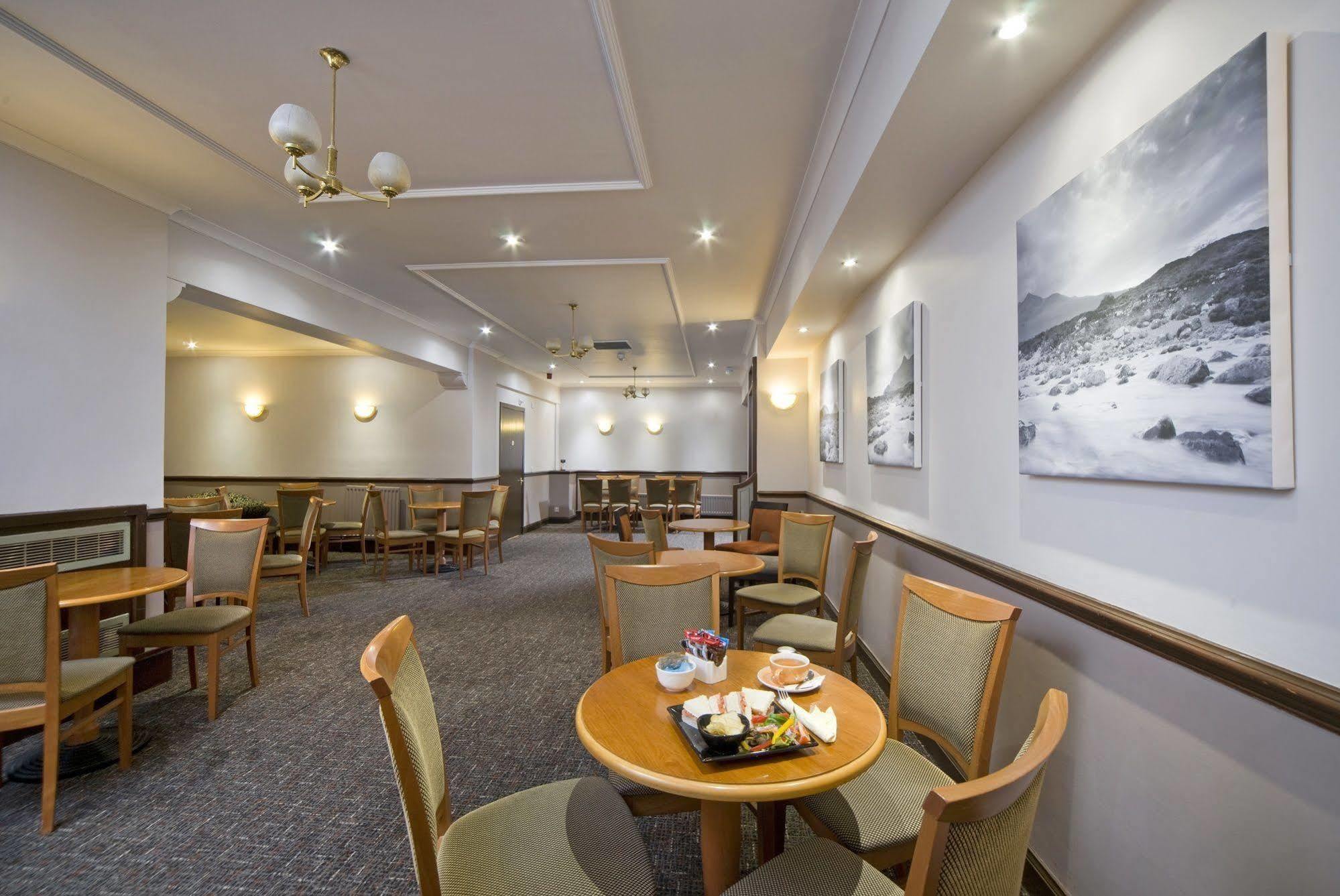 The Tarbet Hotel Екстер'єр фото