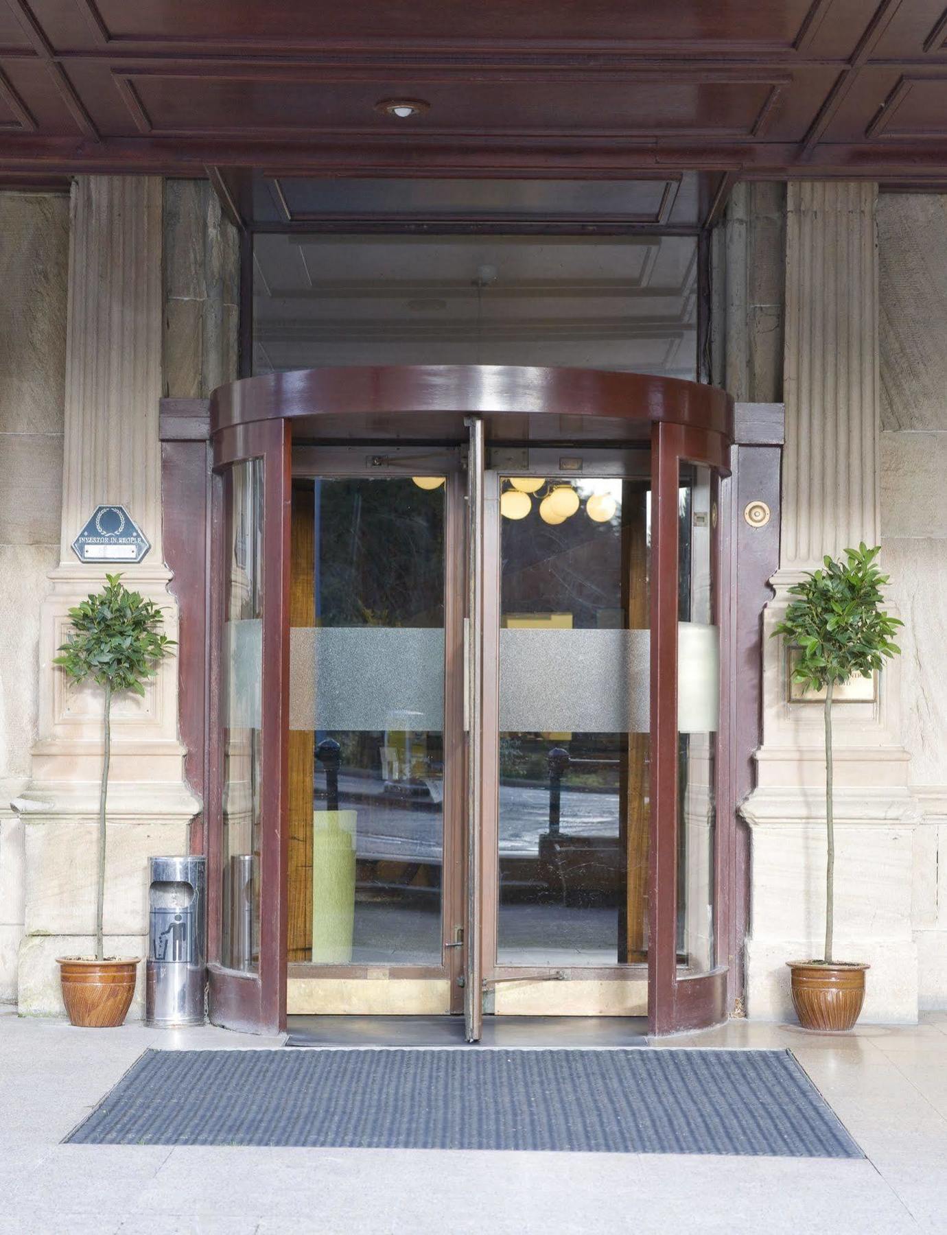 The Tarbet Hotel Екстер'єр фото