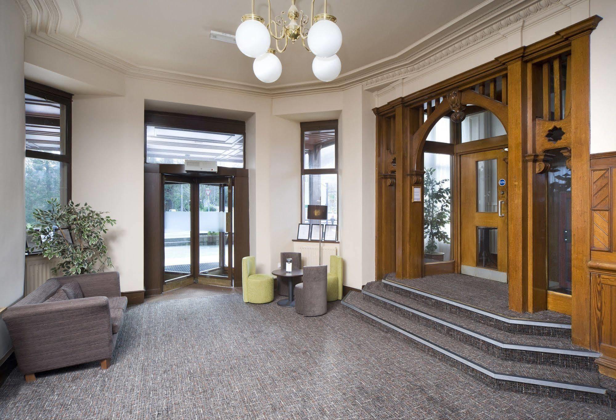 The Tarbet Hotel Екстер'єр фото